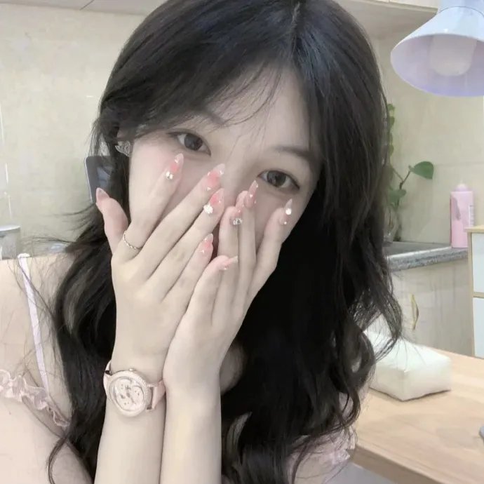 奇怪的她